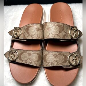 Coach women gable signature, sandal monogram khaki saddle. Size 10